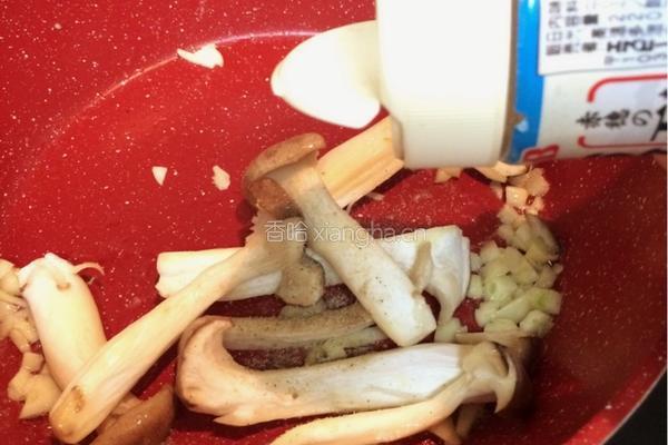 黄油小炒牡蛎杏鲍菇的做法图解5