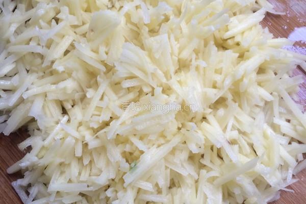 土豆煎饼的做法图解1