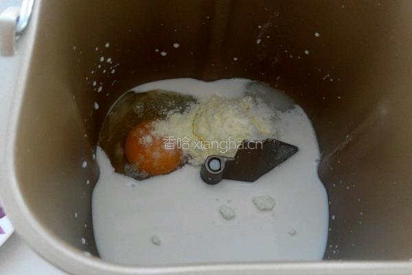 奶香豆沙小餐包的做法图解1