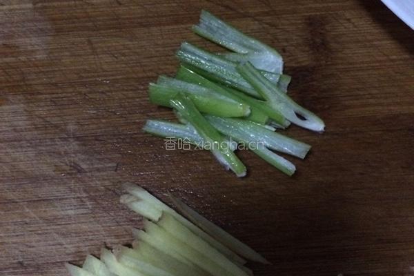 金针铺路油焖虾。的做法图解2