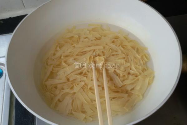 胡萝卜拌油皮豆腐的做法图解3