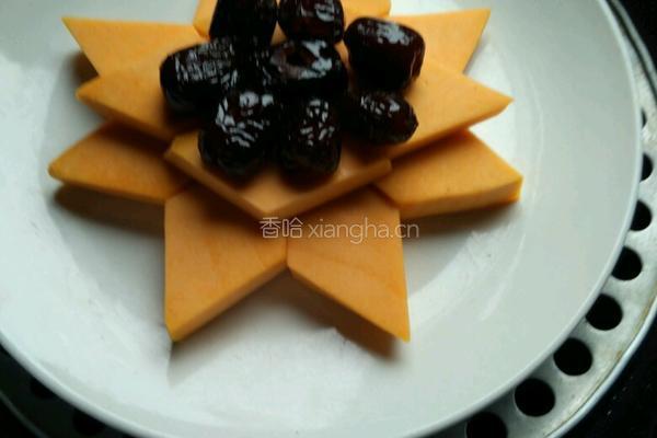 蜜枣蒸南瓜的做法图解3