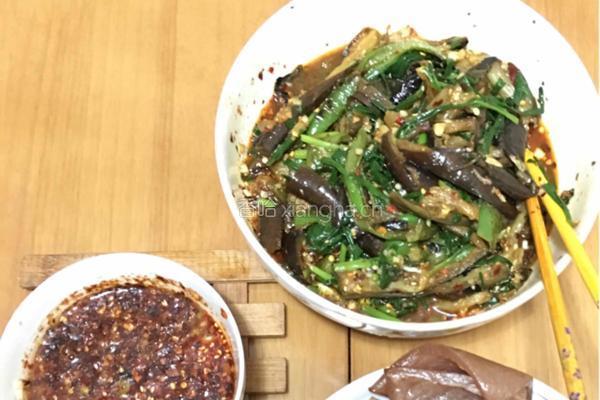烧茄子和烧辣椒凉拌的做法图解4