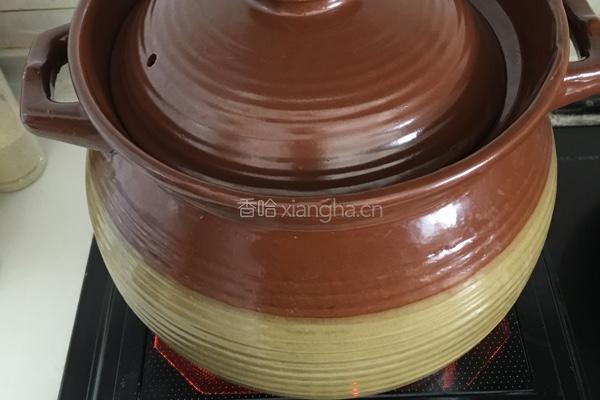 何首乌、黑豆炖猪脚的做法图解9