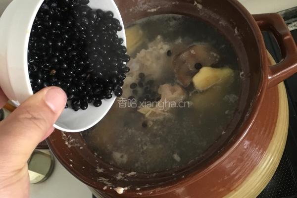 何首乌、黑豆炖猪脚的做法图解10