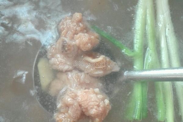 带皮排骨莲藕汤的做法图解7