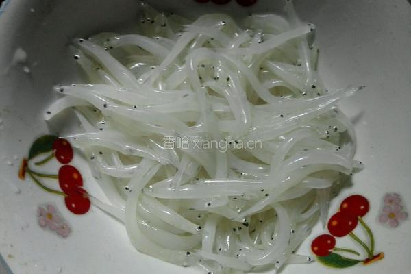 银鱼鸡蛋饼的做法图解1