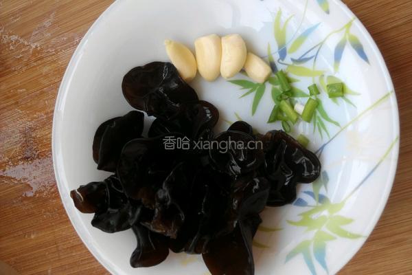 山药木耳的做法图解1