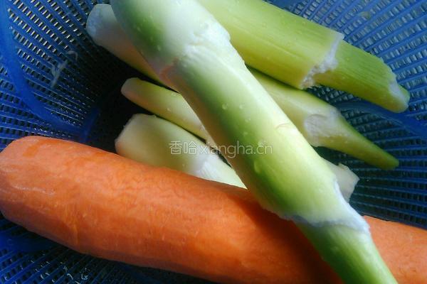 凉拌茭白笋的做法图解1
