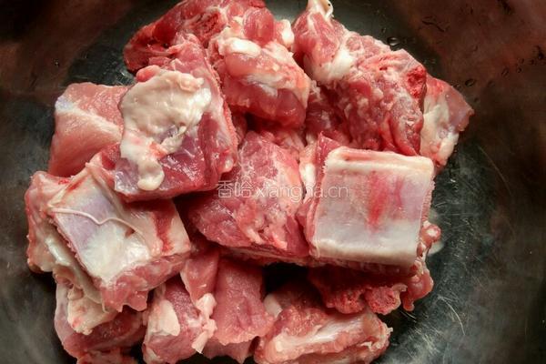 豆腐蒸排骨的做法图解1