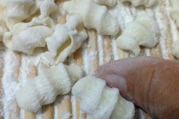 炒麻食的做法图解2