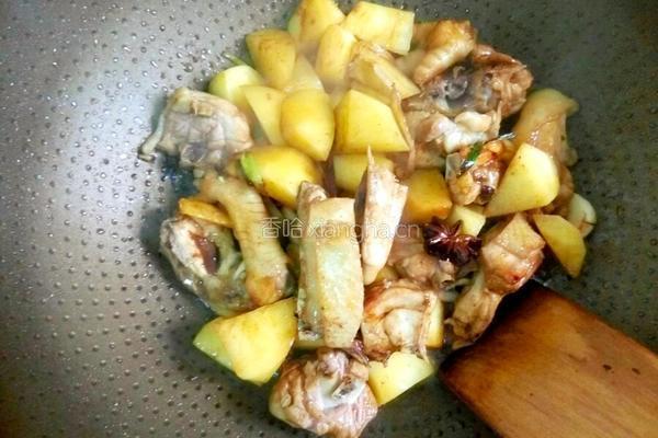 土豆炖鸡的做法图解8