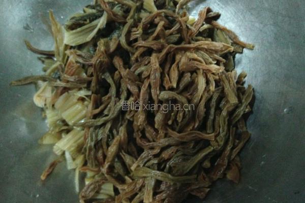 干菜炒腊肉的做法图解2