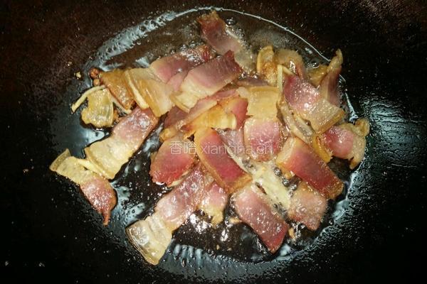腊肉手撕包菜的做法图解3