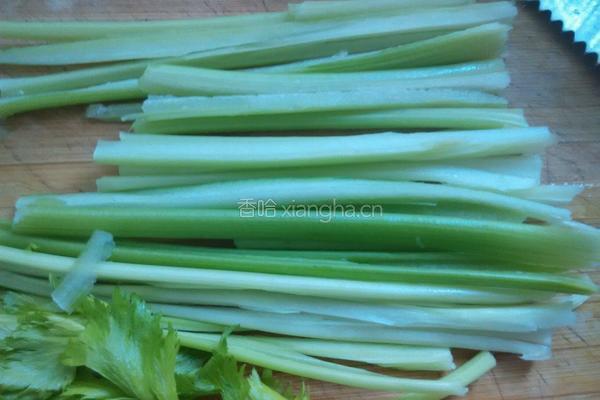 芹菜大肉馅饺子的做法图解3