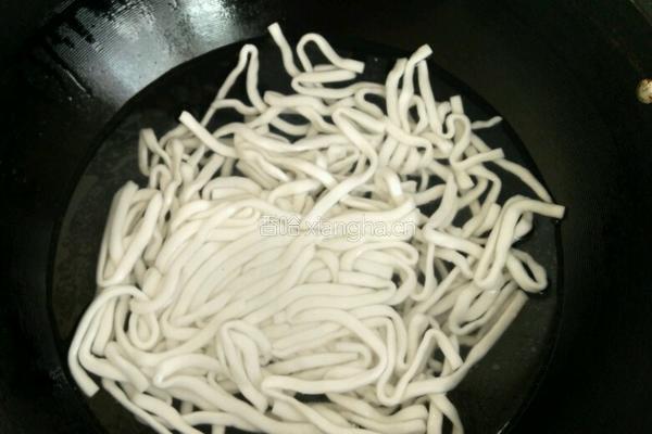 黄心菜炒土豆粉的做法图解3