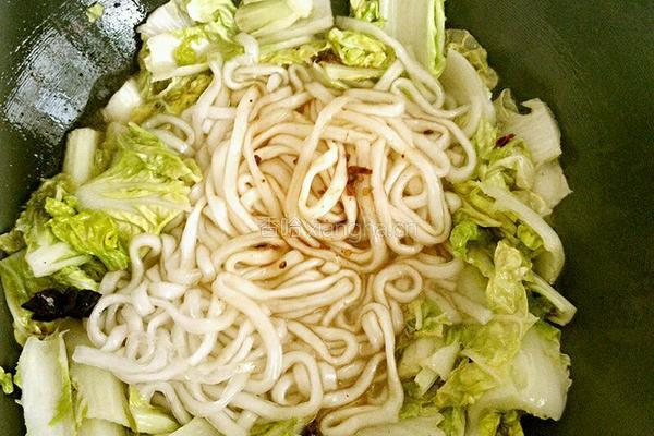 黄心菜炒土豆粉的做法图解6