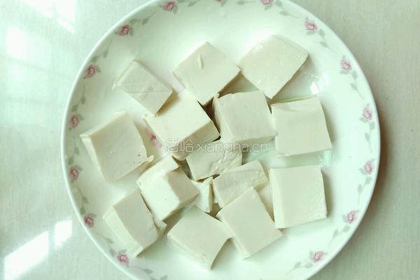 金针菇豆腐汤的做法图解2