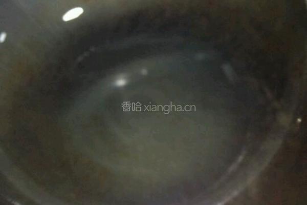 木耳香菇炒豆腐的做法图解2
