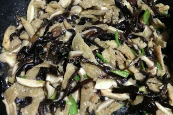 木耳香菇炒豆腐的做法图解6
