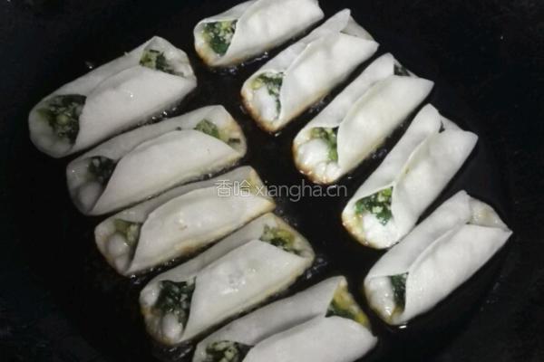 韭菜鸡蛋虾皮锅贴的做法图解10