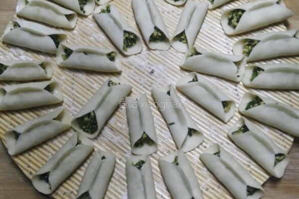 韭菜鸡蛋虾皮锅贴的做法图解9