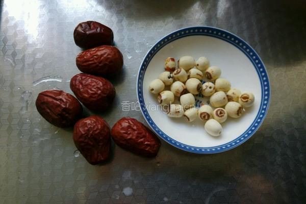 红枣银耳莲子羹的做法图解4