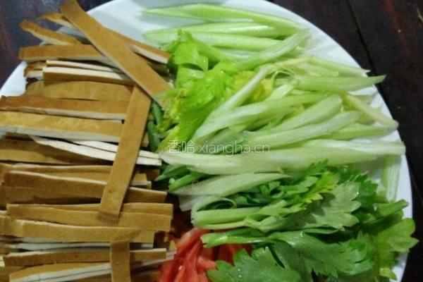 三丝炒肉的做法图解1