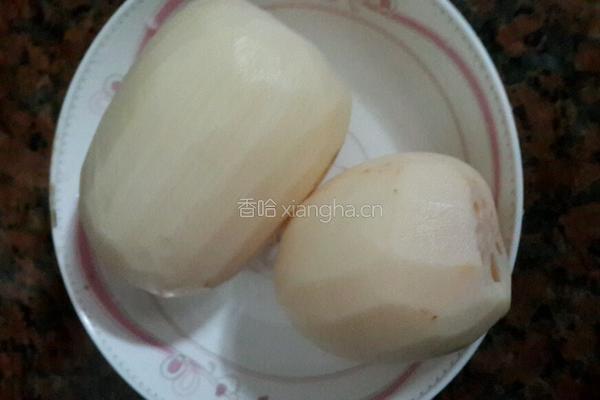 莲藕骨头汤的做法图解1