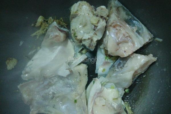 胡椒豆腐鱼头汤的做法图解2