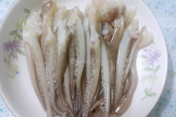爆炒鱿鱼须的做法图解1
