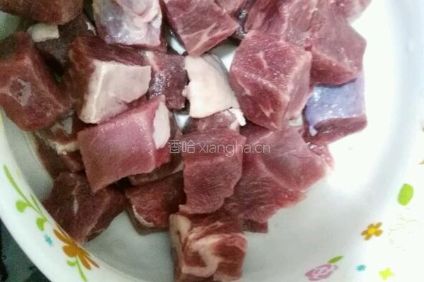 杏鲍菇牛肉粒的做法图解1