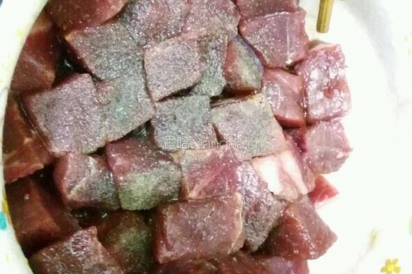 杏鲍菇牛肉粒的做法图解2