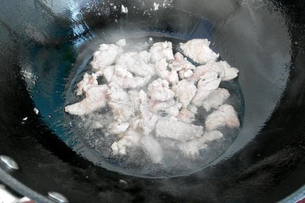 三椒杏鲍菇炒肉的做法图解2