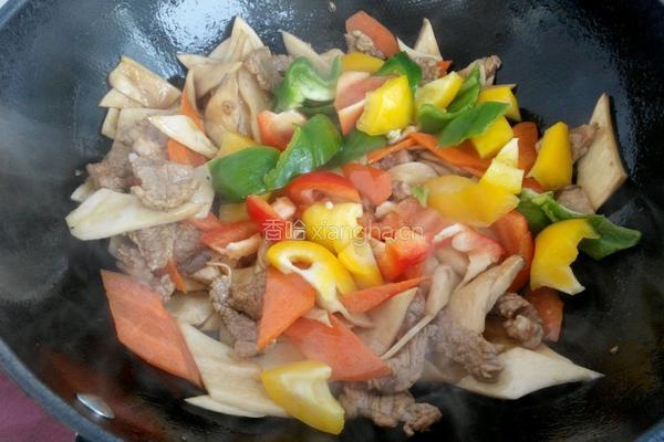 三椒杏鲍菇炒肉的做法图解5
