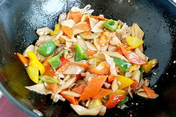 三椒杏鲍菇炒肉的做法图解7