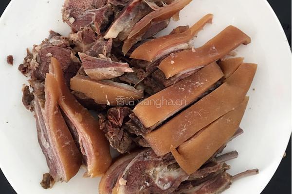 狗肉炆土豆的做法图解1