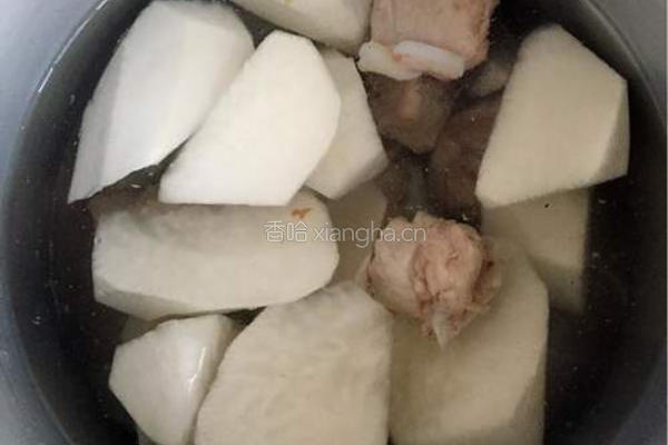 排骨萝卜汤的做法图解4