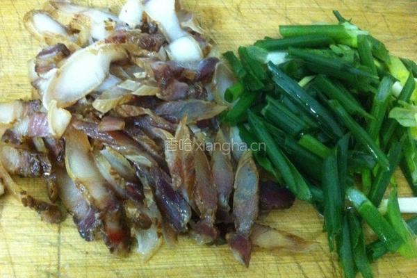 葱香腊肉的做法图解1