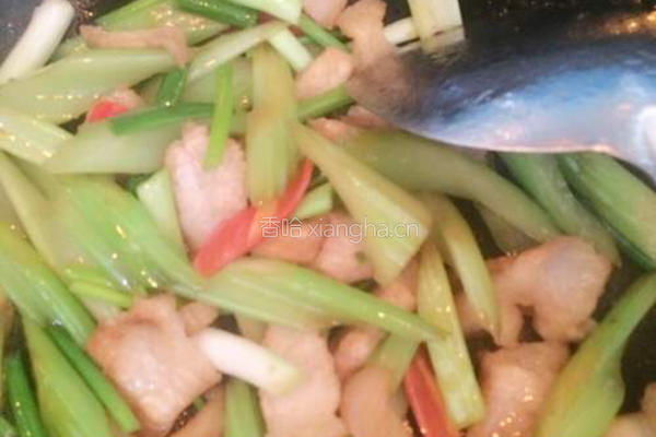 西芹炒肉的做法图解6