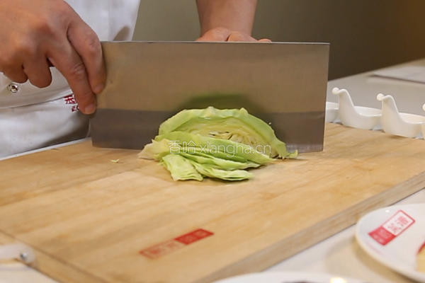 香干炒圆白菜的做法图解1