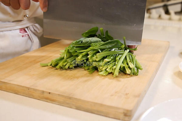菠菜拌粉丝的做法图解1