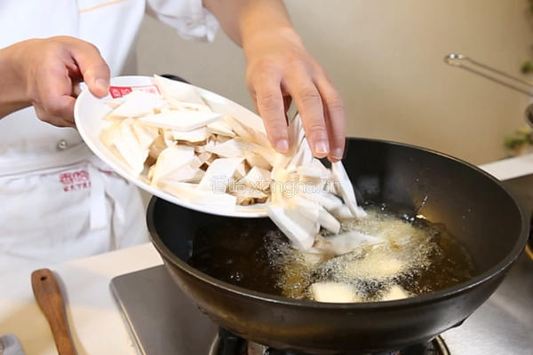 杏鲍菇炒胡萝卜的做法图解4