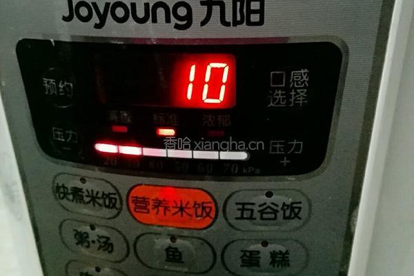 剁椒芹菜炒粉肠的做法图解3