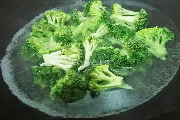 蒜蓉西兰花的做法图解5