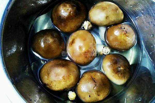 香菇滑蛋汤的做法图解2