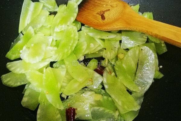 青笋鸡蛋炒肉片的做法图解8