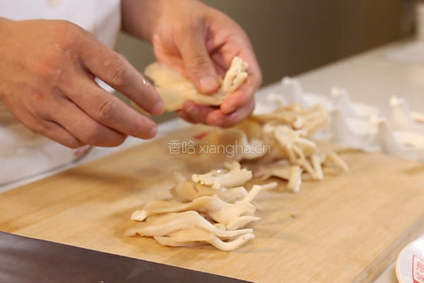 肉片烧蘑菇的做法图解1