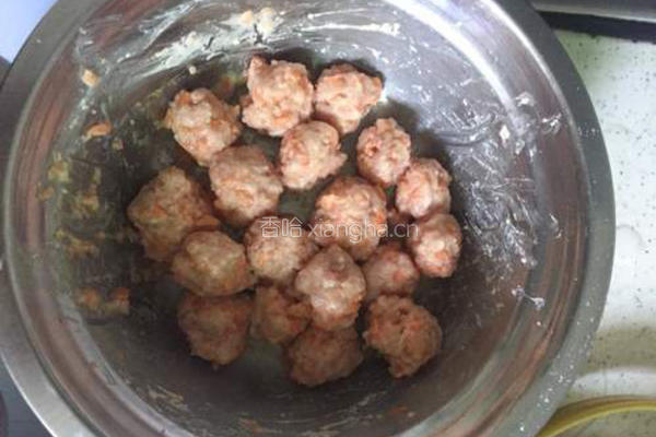 红薯粉红萝卜肉丸汤的做法图解5