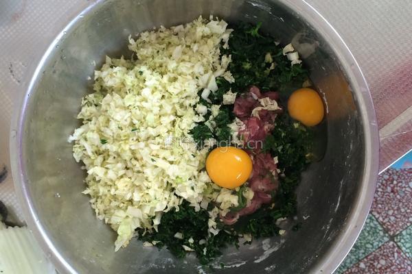 荠菜水饺的做法图解2
